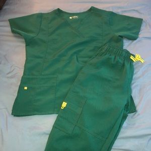 WonderWink scrub set